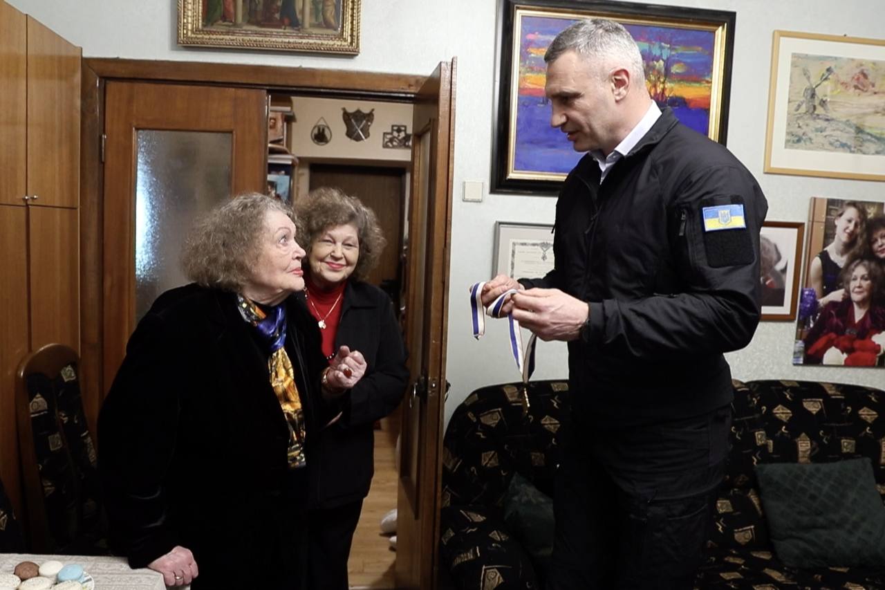 Кличко надав Залужному та Ліні Костенко звання "Почесний громадянин Києва"