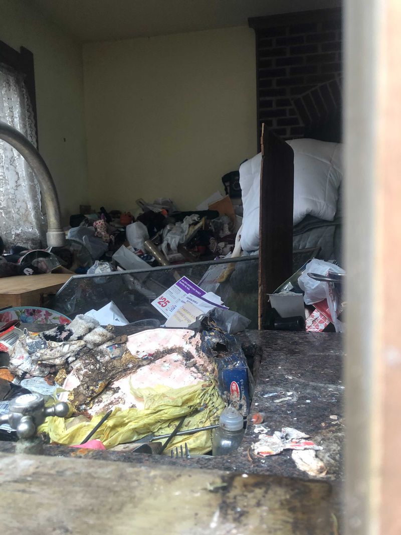 Мумифицированное тело пропавшей без вести лауреатки премии "Эмми" нашли под завалами мусора у нее дома