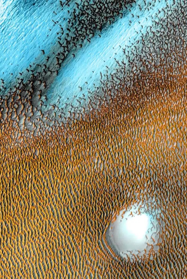 Фото марсиансикх дюн с орбиты