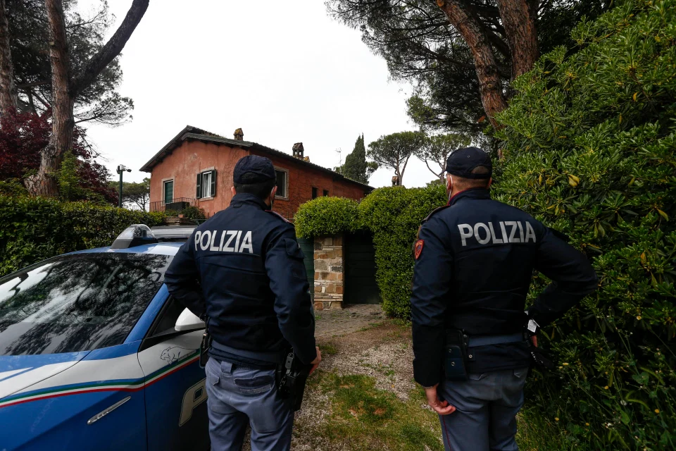 Полиция у дома Криса Смоллинга в пригороде Рима