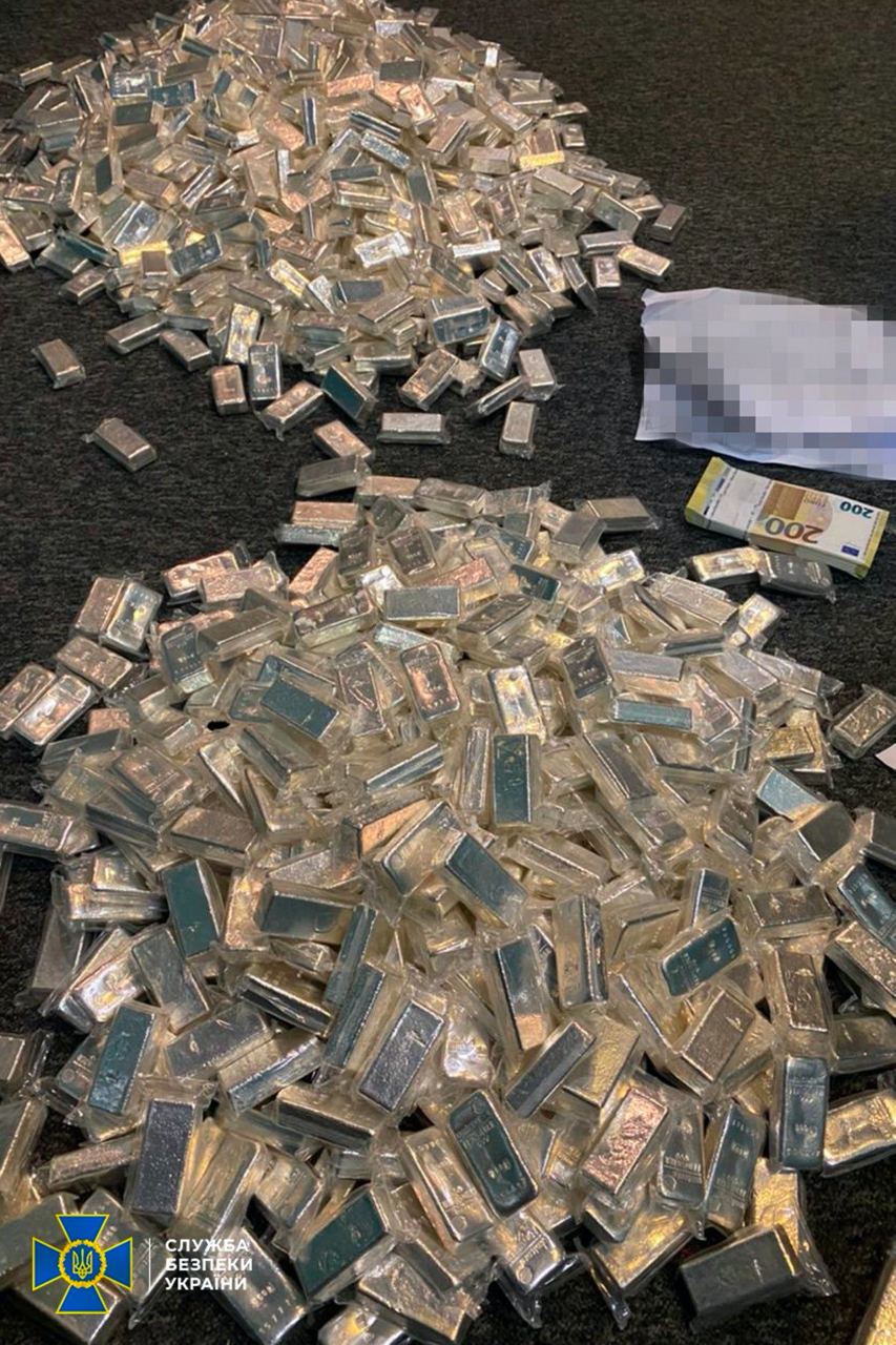 СБУ изъяла 800 кг серебра у преступников, которые "отмывали" деньги