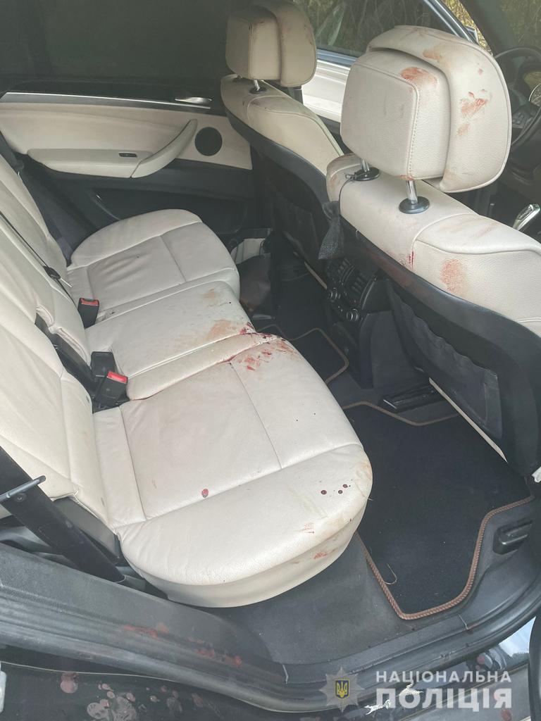 Под Днепром в BMW X5 устроили стрельбу, ранены два человека