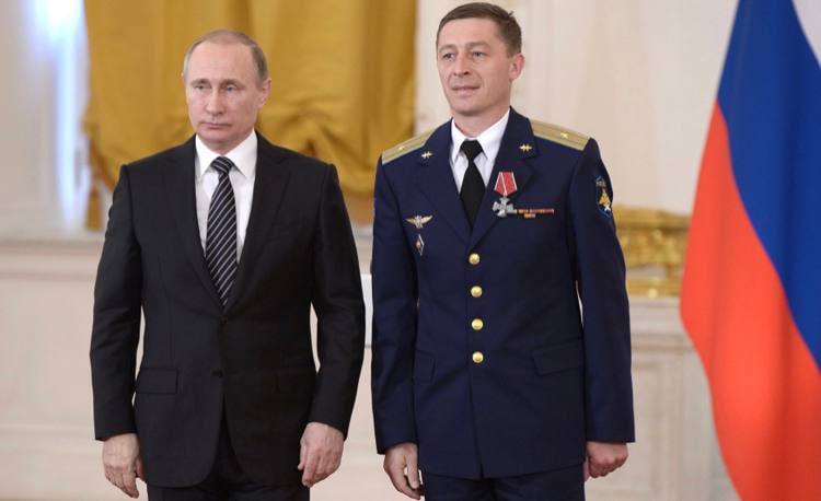 В 2016 году он, будучи майором, получил орден от Путина