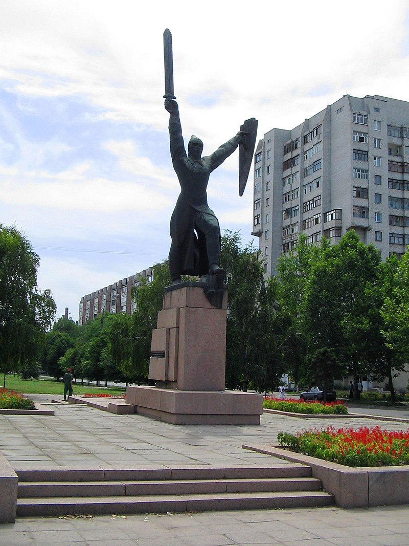 У Миколаєві вибухом знищено радянський пам'ятник "Солдатам правопорядку"