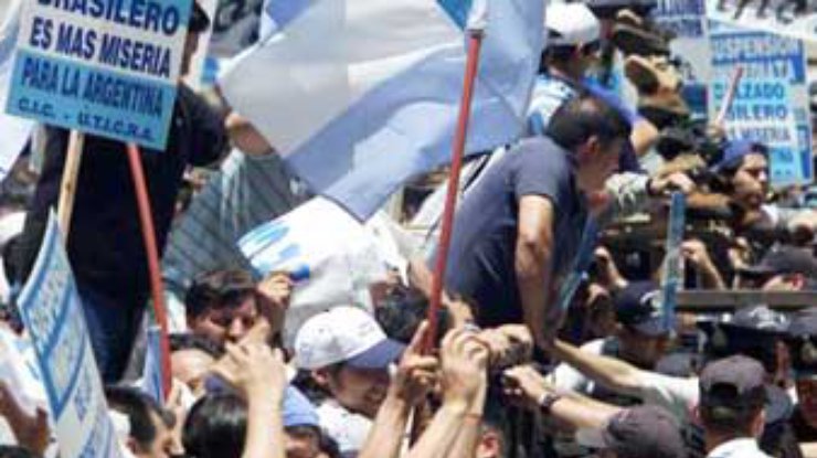 В беспорядках в Аргентине погибли 16 человек