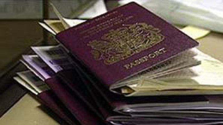 Британцы пользуются фальшивыми паспортами