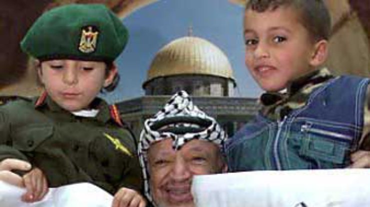Арафат наставил пистолет на своего подчиненного