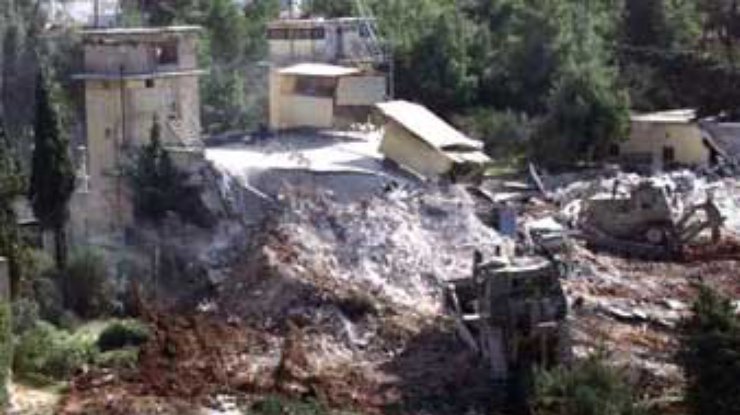 Египет. Вокруг посольства Израиля разрушили стену