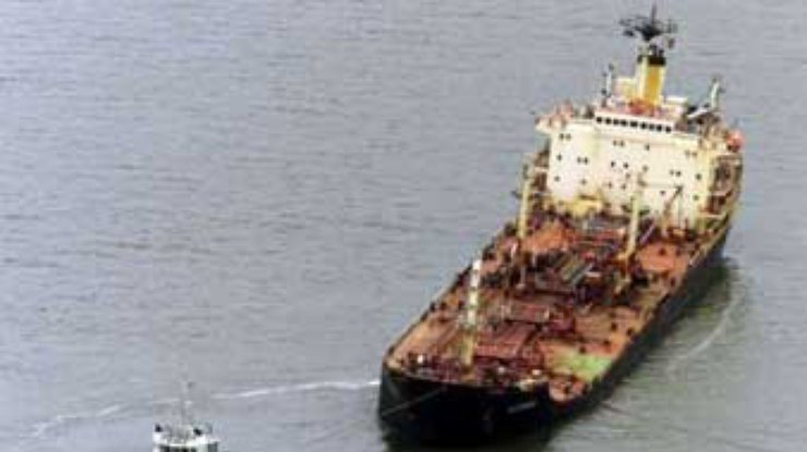 В Одесском морском порту продолжают ликвидировать нефтяное пятно