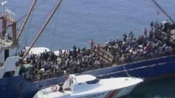 400 нелегалов сели на мель у берегов Сицилии
