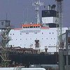 На нефтетерминале "Южный" разгружают первый танкер с каспийской нефтью