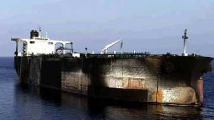 Технические эксперты из Франции проводят инспекцию танкера "Лимбург"