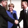 Меркель убедила Порошенко пожать руку Путину (видео)