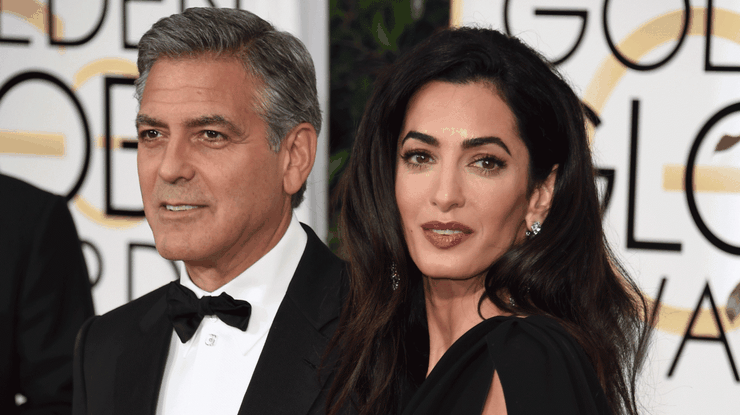Джорж Клуни со совейсупругой Амаль тометили первую годовщину свадьбы