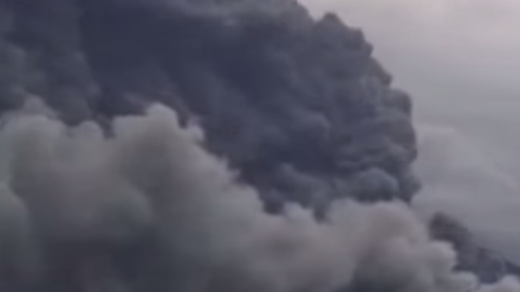 В Мексике эвакуируют сотни людей из-за извержения вулкана