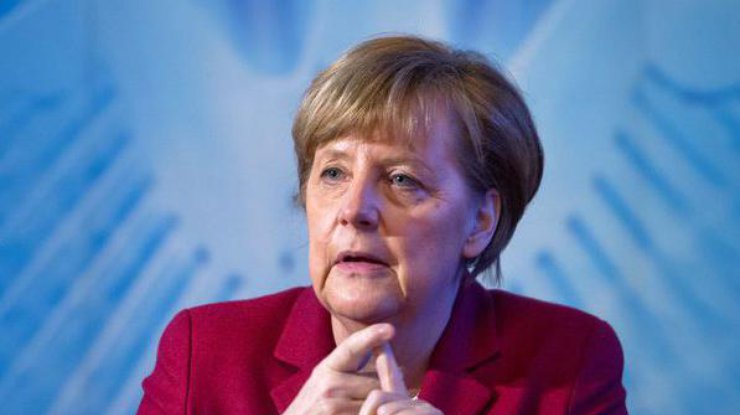 Меркель уверена, что Украина возобновит суверенитет, но без Крыма