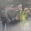 Захарченко приехал к школьникам Горловки с кучей охраны (фото)