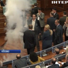 В Косово оппозиция отравила парламент газом