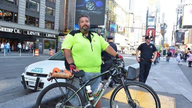 Разочаровавшийся в своей жизни мужчина решил объездить Америку на велосипеде. Фото соцсети
