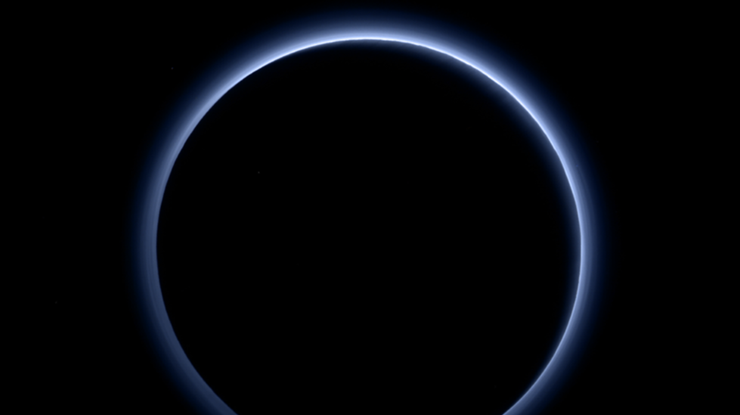Ученые установили цвет неба на Плутоне