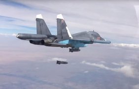 Россия с воздуха забрасывает Сирию бомбами (видео)