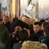 Выборы 2015: активистка голой грудью пробивалась к Виталию Кличко (онлайн)