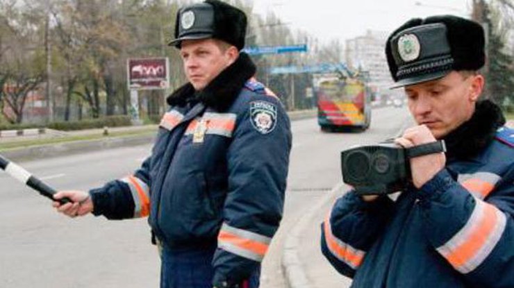 ГАИшники несут службу на дорогах Украины