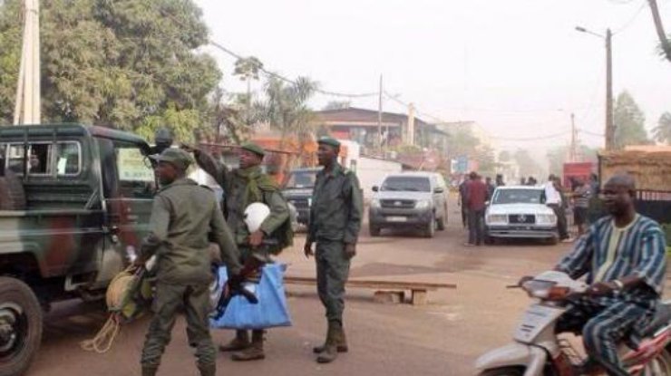 В столице Мали боевики захватили отель. Twitter