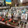 В Киеве на Институтской установили мемориал Небесной Сотне (фото)