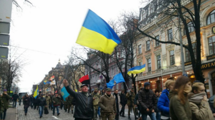 В Киеве протестующие идут на штурм Печерского райсуда