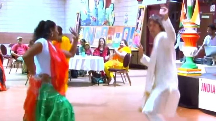 Трюдо зажег в индийском танце. Кадр из видео