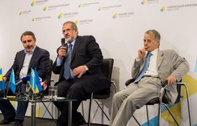 Мустафа Джемилев определил срок подачи электроэнергии в Крым
