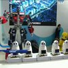 У Китаї роботи-трансформери вітають відвідувачів виставки