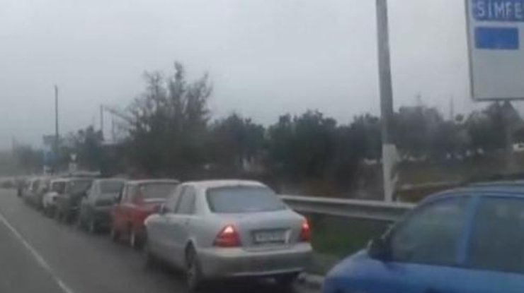В Крыму выстроились огромные очереди машин