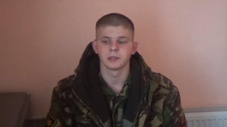 Военный России признался, что является командиром отделения. Кадр из видео