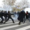 В Париже вспыхнули столкновения протестующих с полицией (видео)