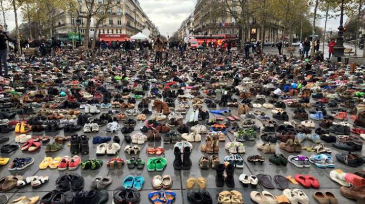 В Париже протестовали против загрязнения окружающей среды. Twitter