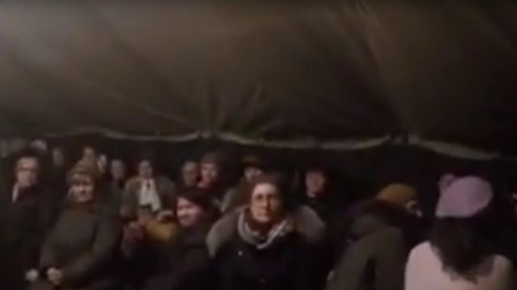 В Станице Луганской несколько сотен человек застряли на контрольно-пропускном пункте