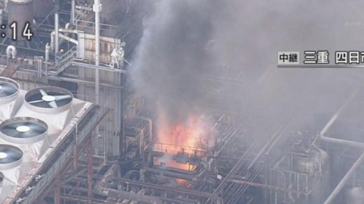 В Японии пылает сильнейший пожар на нефтекомбинате