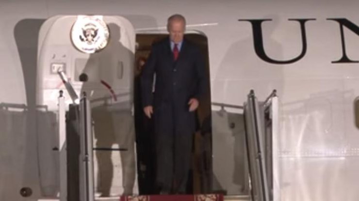 В Киев прилетел вице-президент США Джо Байден