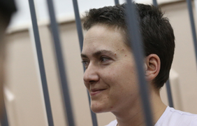 Савченко зашла в зал суда с криком "Слава Украине"