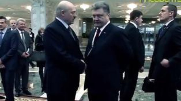 Порошенко пожаловался Лукашенко на "нечестную игру" Путина. Кадр из видео