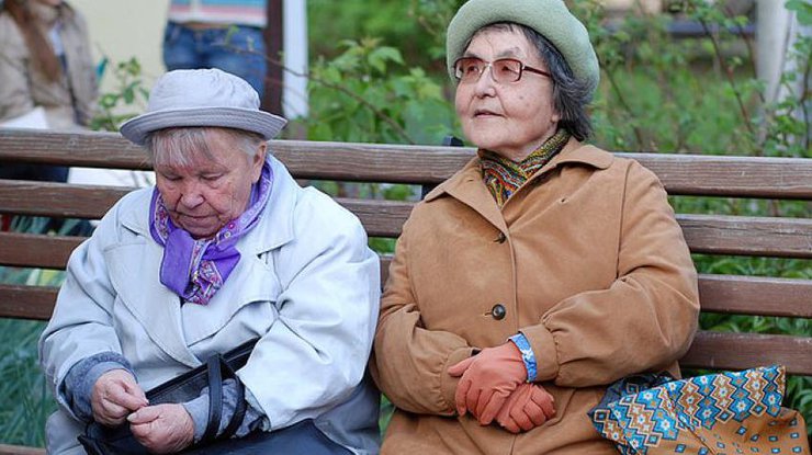 Право выхода на пенсию женщин в 55 лет потребовало бы 387,5 млн грн  