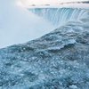 Замерзший Ниагарский водопад сняли с беспилотника (видео)