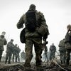 В Широкино под Мариуполем бойцов "Азова" выдавливают танками (видео)