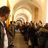 Студенты львовского ВУЗа устроили “коридор позора” преподавательнице-сепаратистке (видео)
