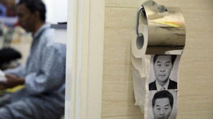 Бумагу с портретом главы администрации Гонконга заказали от чужого имени