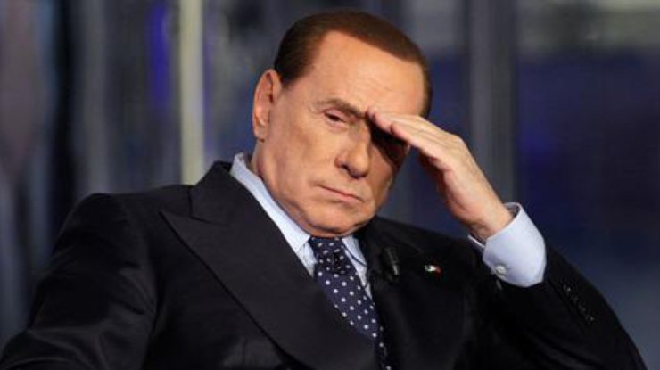 Берлускони отменил ряд встреч из-за перелома