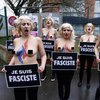 Оголенные активистки Femen встретили Ле Пен на избирательном участке (видео)