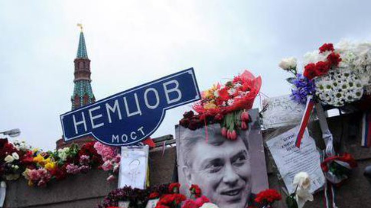 Мэрия Москвы по-своему объяснила "уборку" мемориала Немцова
